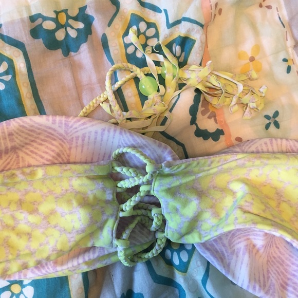 Reversible pink and green strapless bikini top - Picture 2 of 3